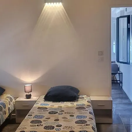 Grande Et Petite Maison Sur 360m2 De Jardin Clos Sans Vis à Vis